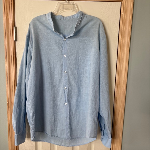 Woman's lightweight button down shirt, blue, size X-large - Picture 1 of 4